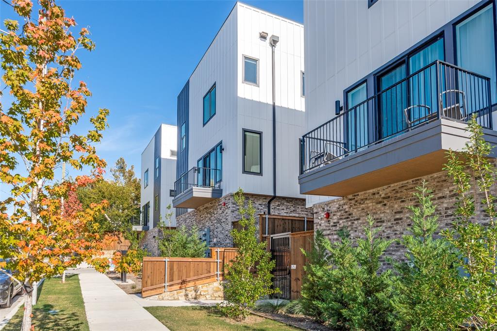 Dallas Condo: 2206 Arroyo Avenue