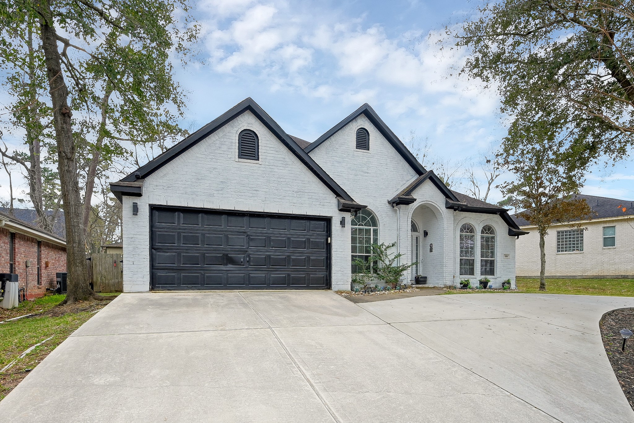 Conroe Condo: 180 Park Way