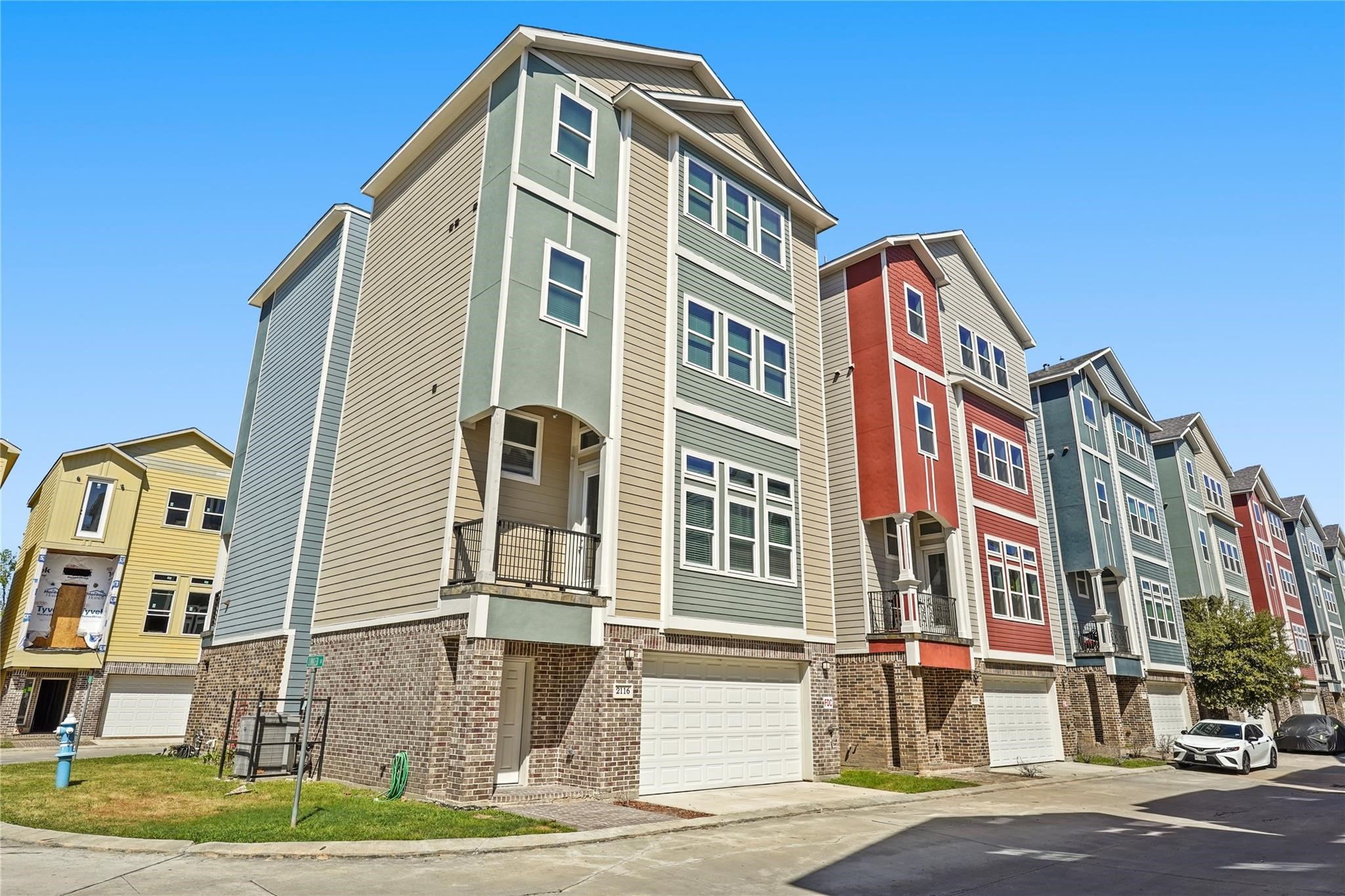 Houston Condo: 2116 Bidwell Drive