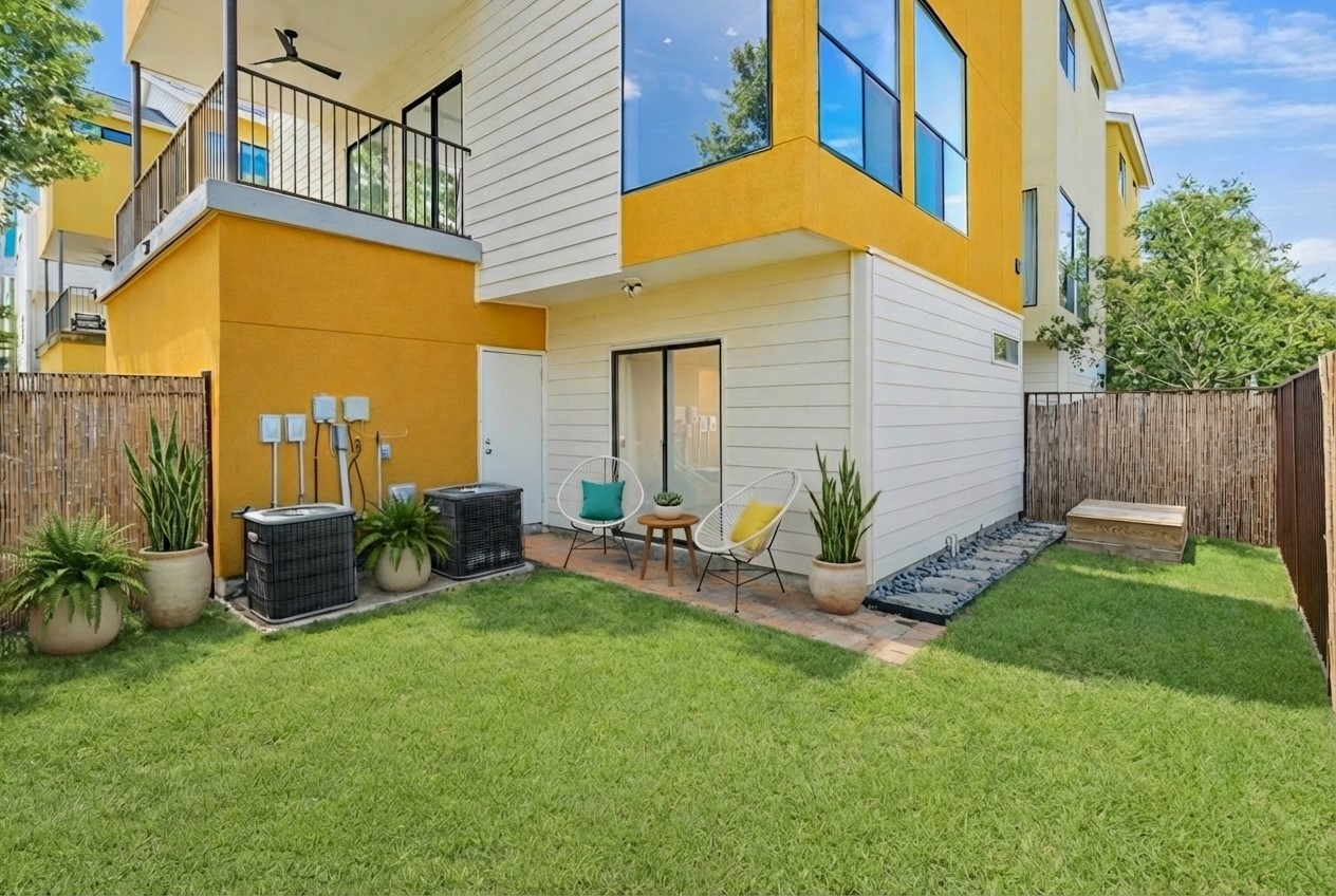 Houston Condo: 4302 Spencer Street