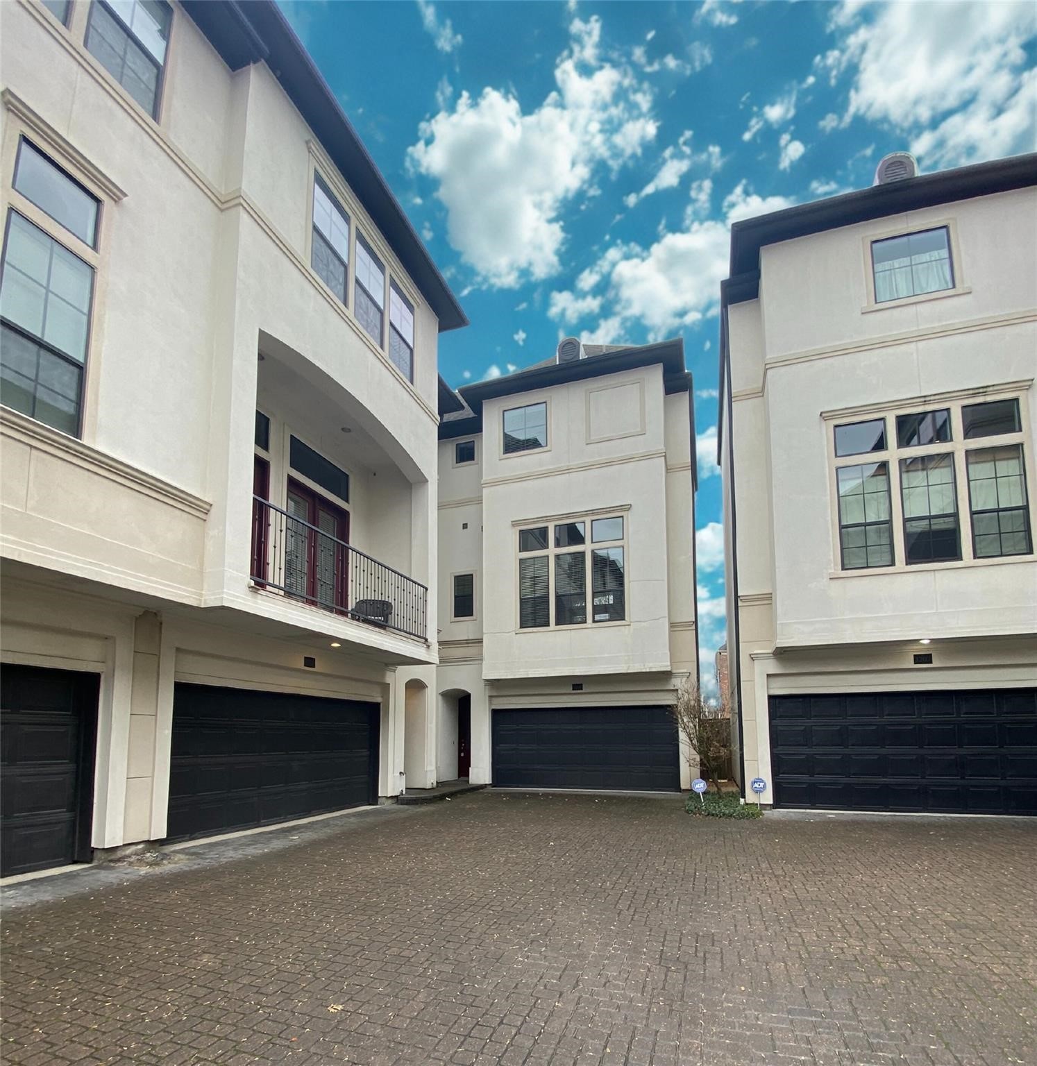 Houston Condo: 3205 Center Street