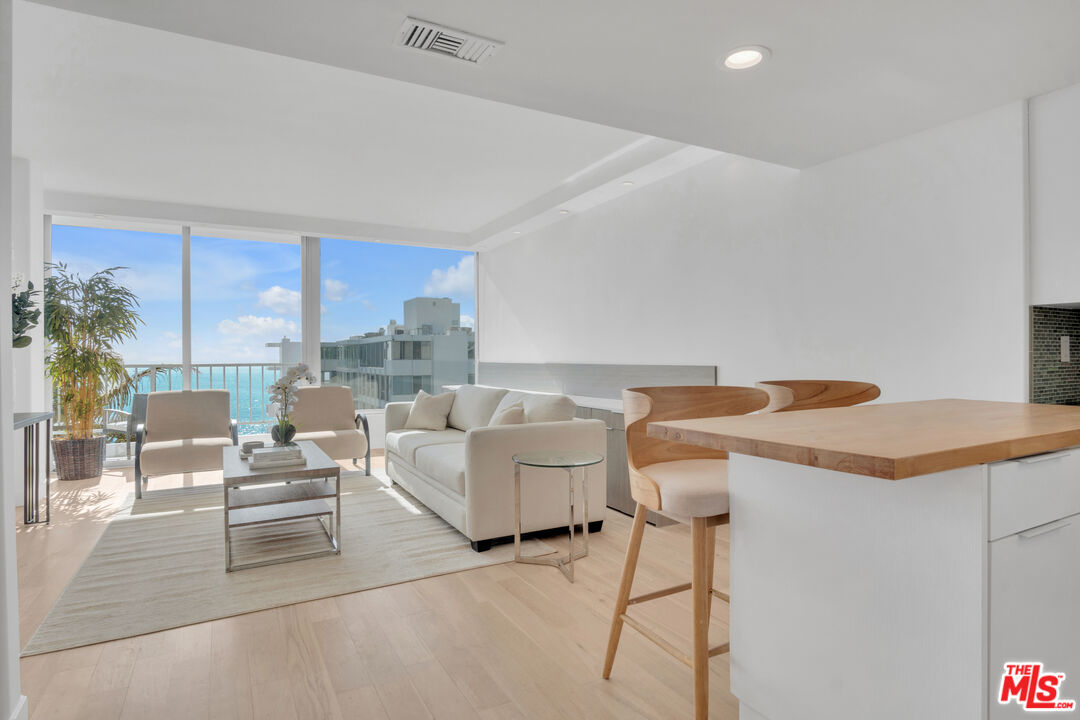 Pacific Palisades Condo: 17350 Sunset Boulevard