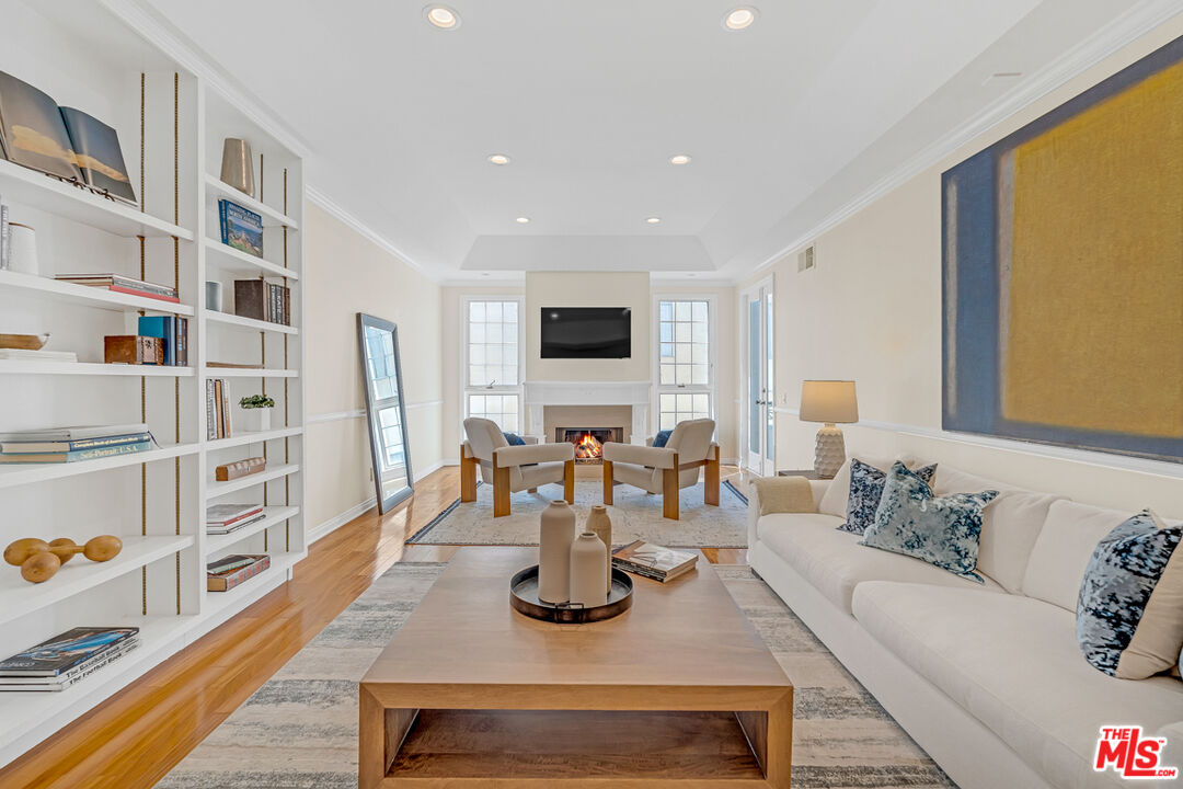 Los Angeles Condo: 1370 Kelton Avenue