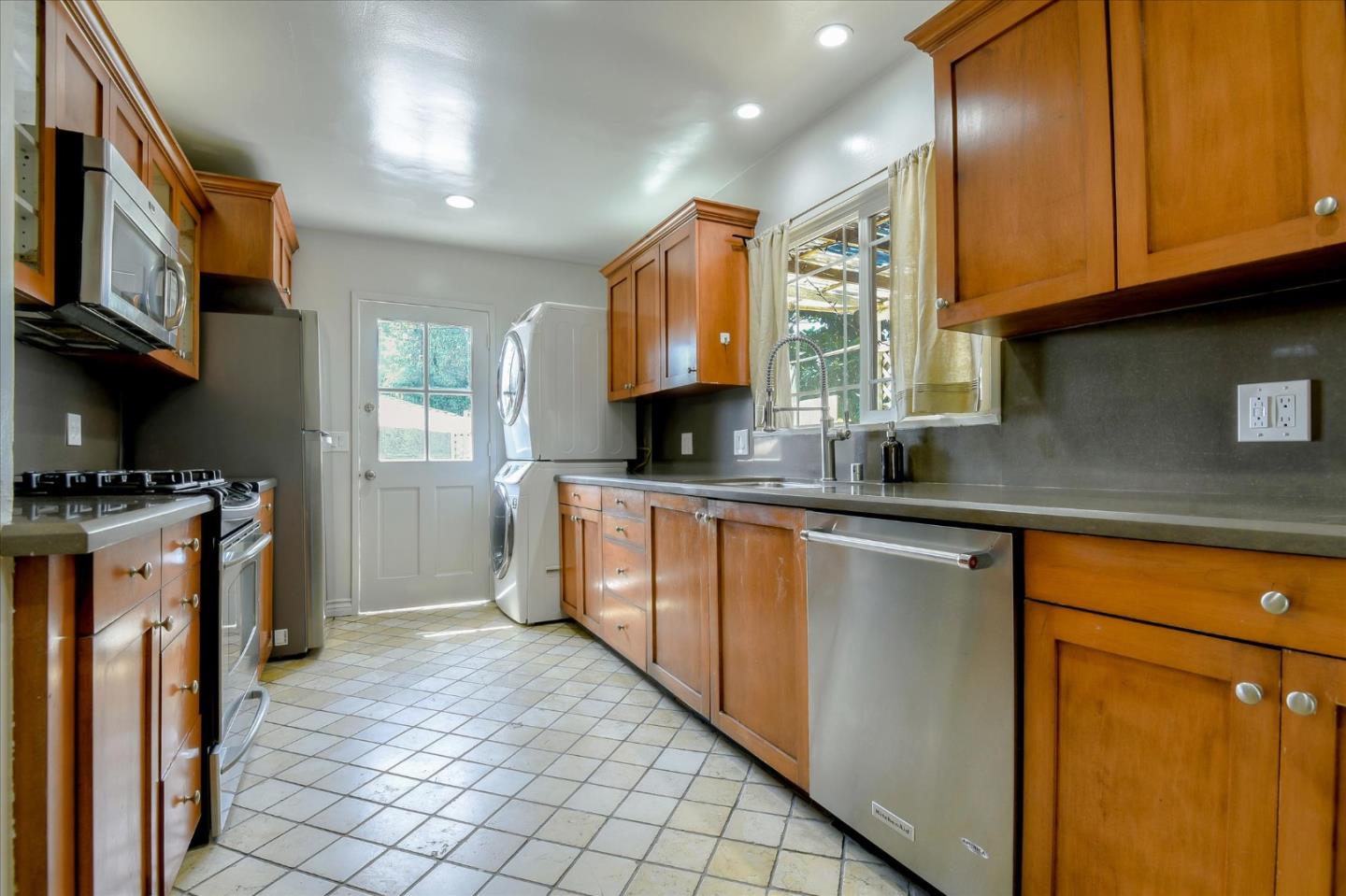 Los Angeles Condo: 11386 Tenino Avenue
