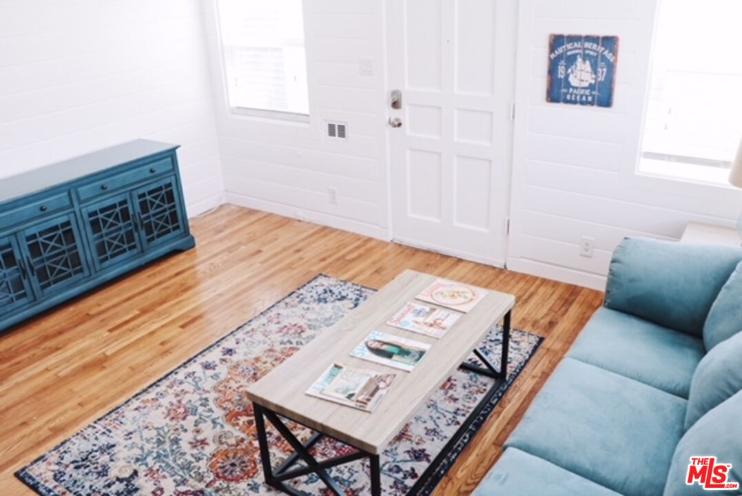 Los Angeles Condo: 12842 Walsh Avenue