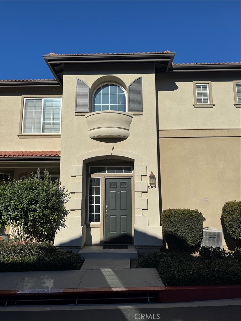 Irvine Condo: 983 Somerville