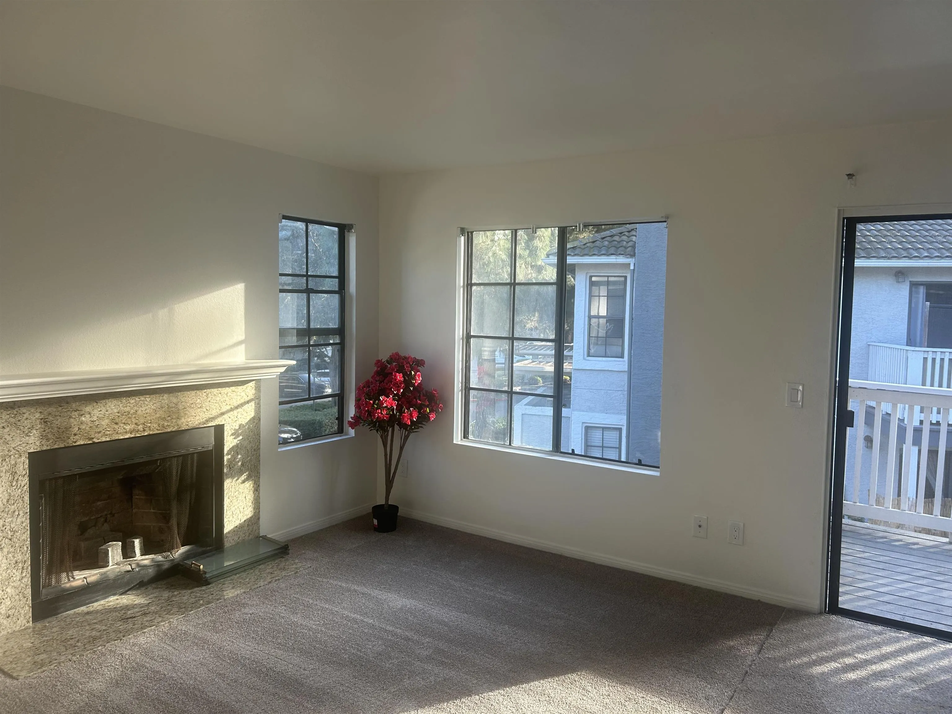 San Diego Condo: 15086 Avenida Venusto