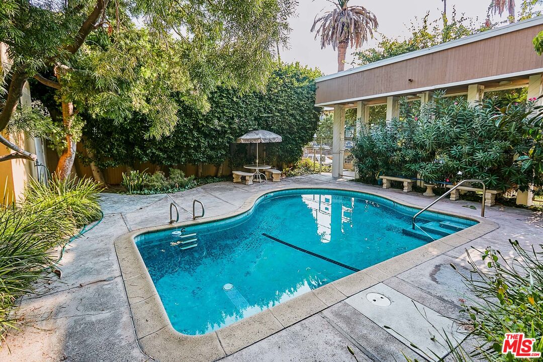 Los Angeles Condo: 514 South Harvard Boulevard