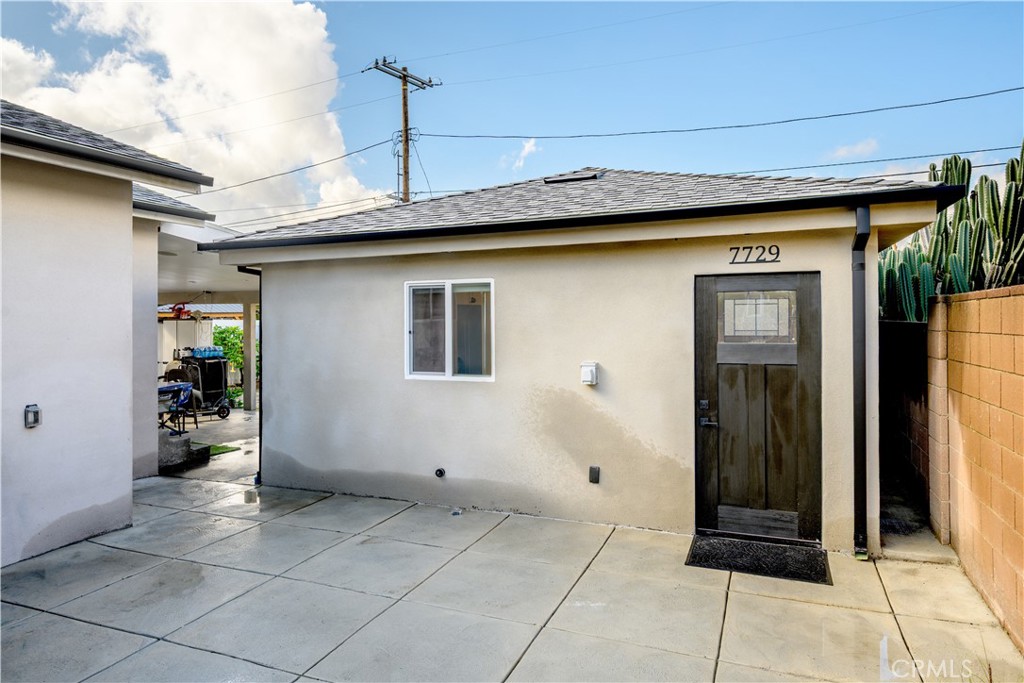 North Hollywood Condo: 7729 Gentry Avenue