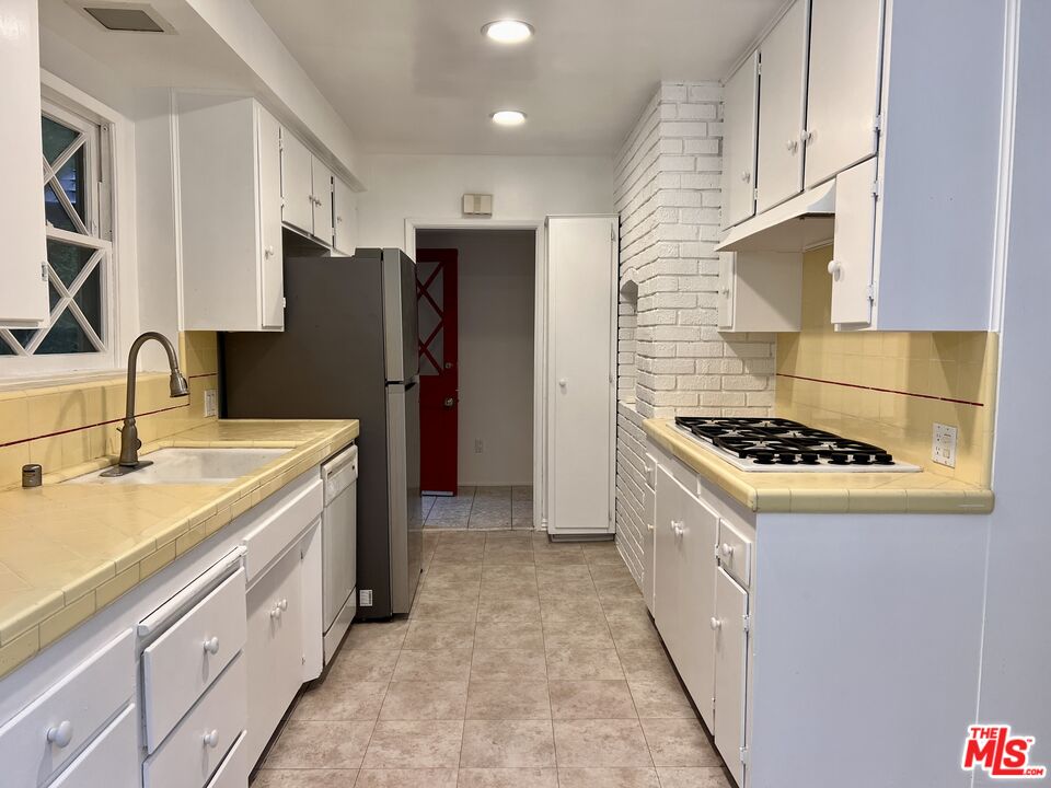 Sherman Oaks Condo: 15237 Del Gado Drive