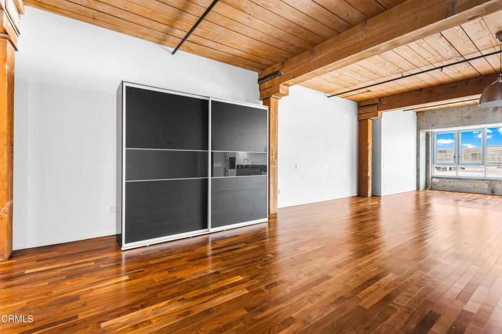 Los Angeles Condo: 530 South Hewitt Street
