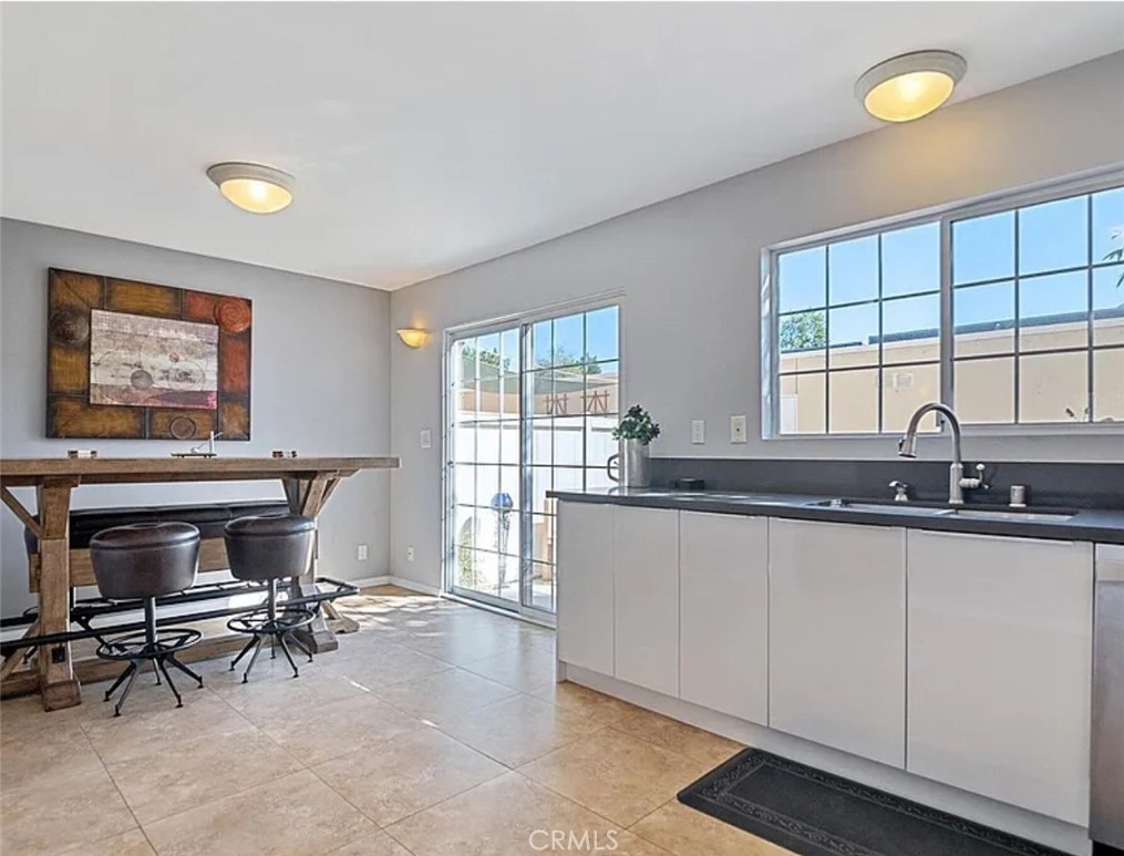 Reseda Condo: 19110 Kittridge Street