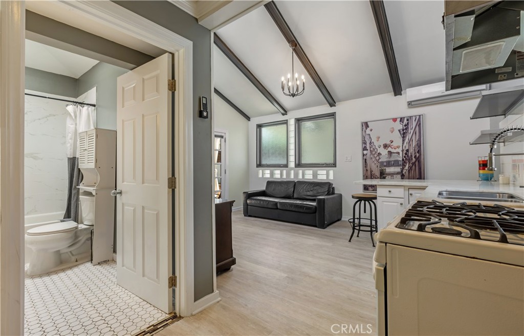 North Hollywood Condo: 6221 Agnes Avenue