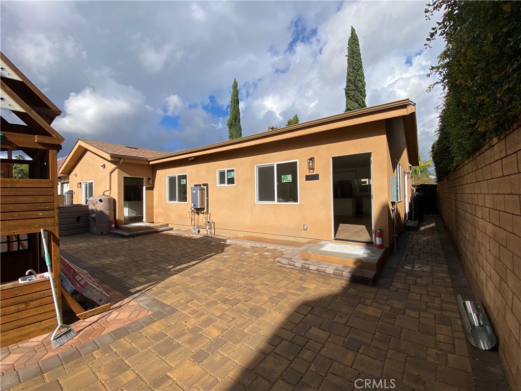 Reseda Condo: 18543 Ingomar Street