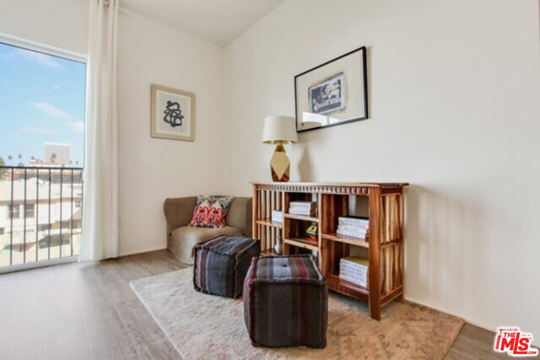 Los Angeles Condo: 1038 South Mariposa Avenue