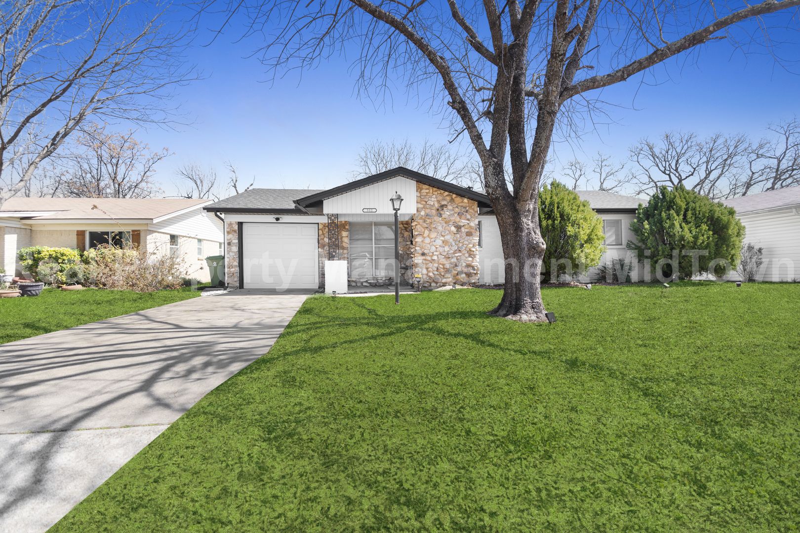 Hurst House: 512 Livingston Dr,