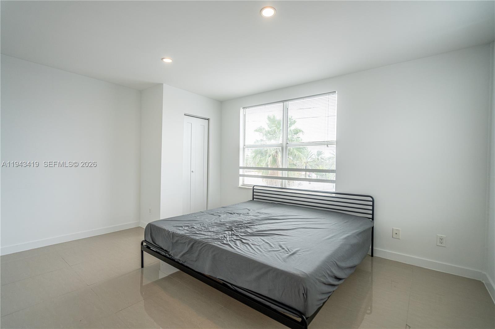 Miami Beach Condo: 924 Marseille Drive