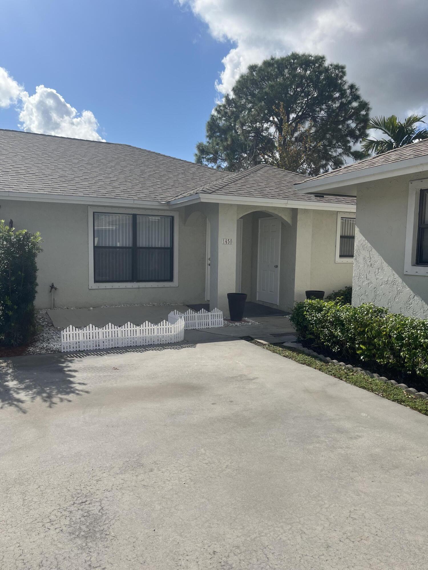 Wellington Condo: 1450 Hawthorne Place