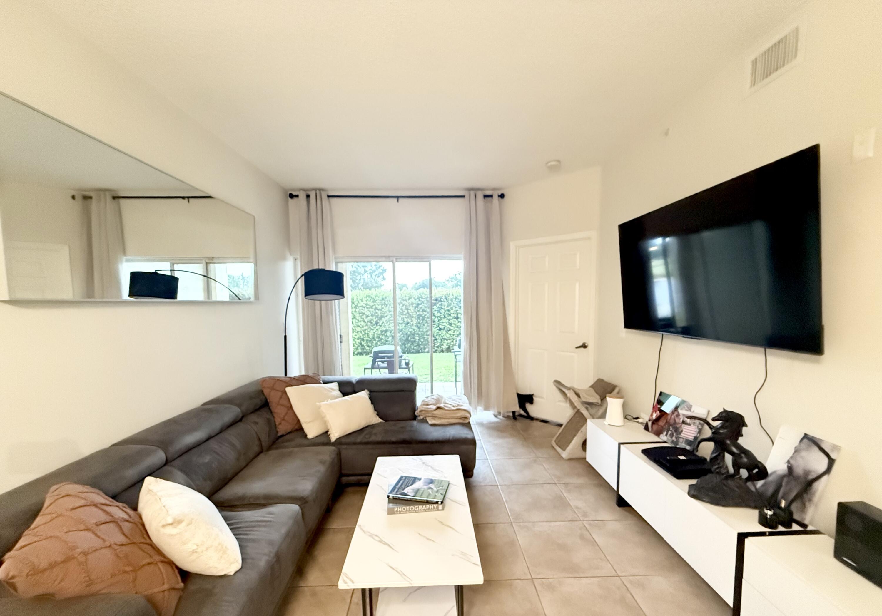 Wellington Condo: 2100 Greenview Shores Boulevard