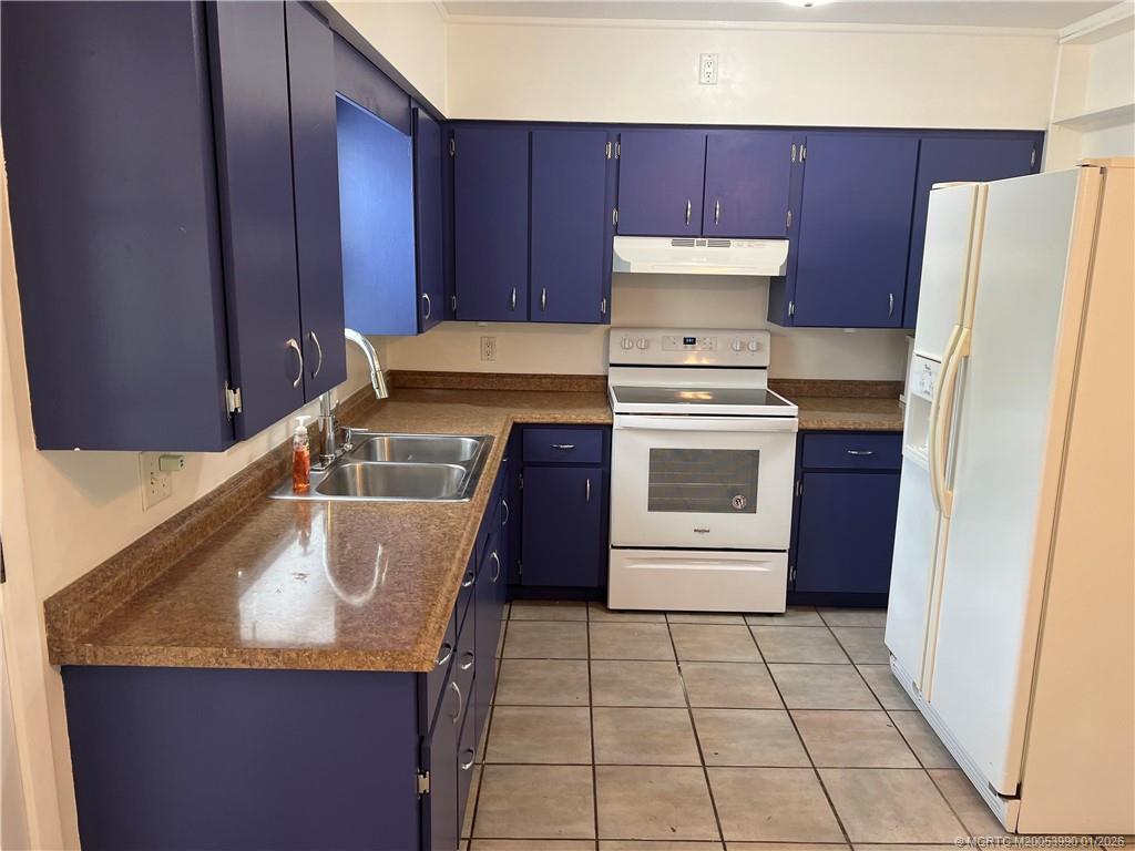 Jensen Beach Condo: 2172 Northeast Pelican Terrace