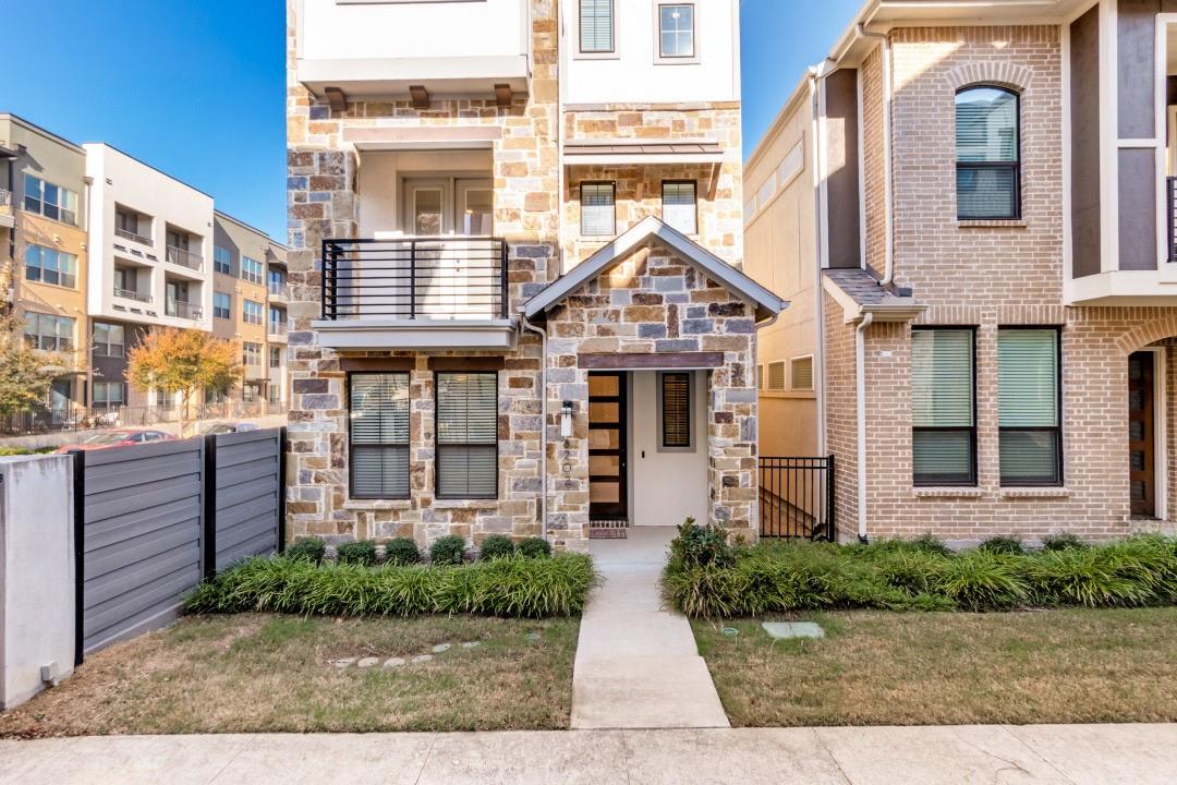 Dallas Townhome: 8202 Laflin Lane