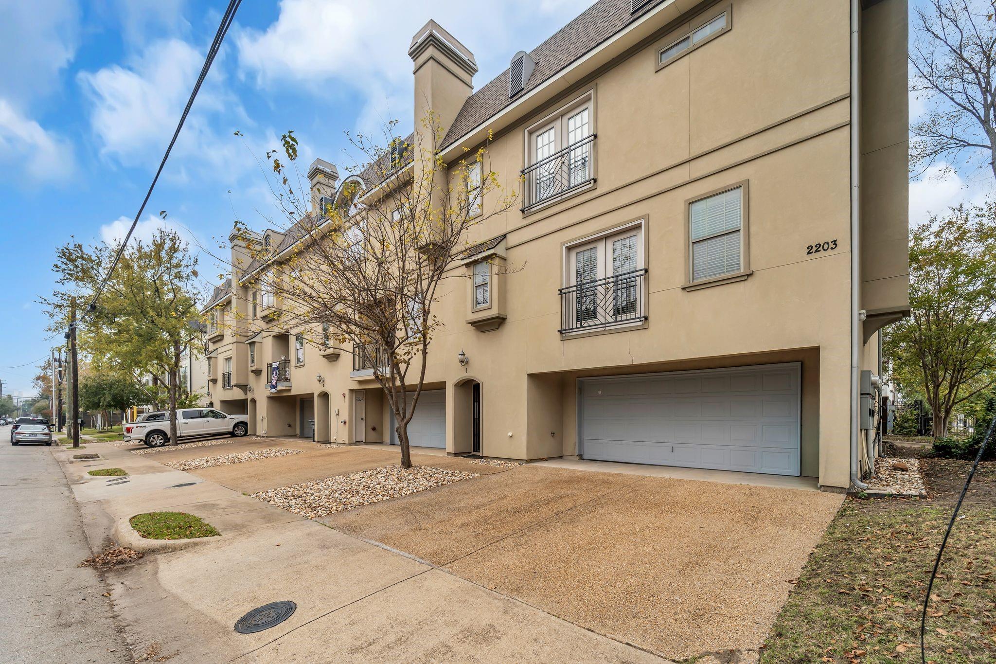 Dallas Townhome: 2203 N Carroll Avenue
