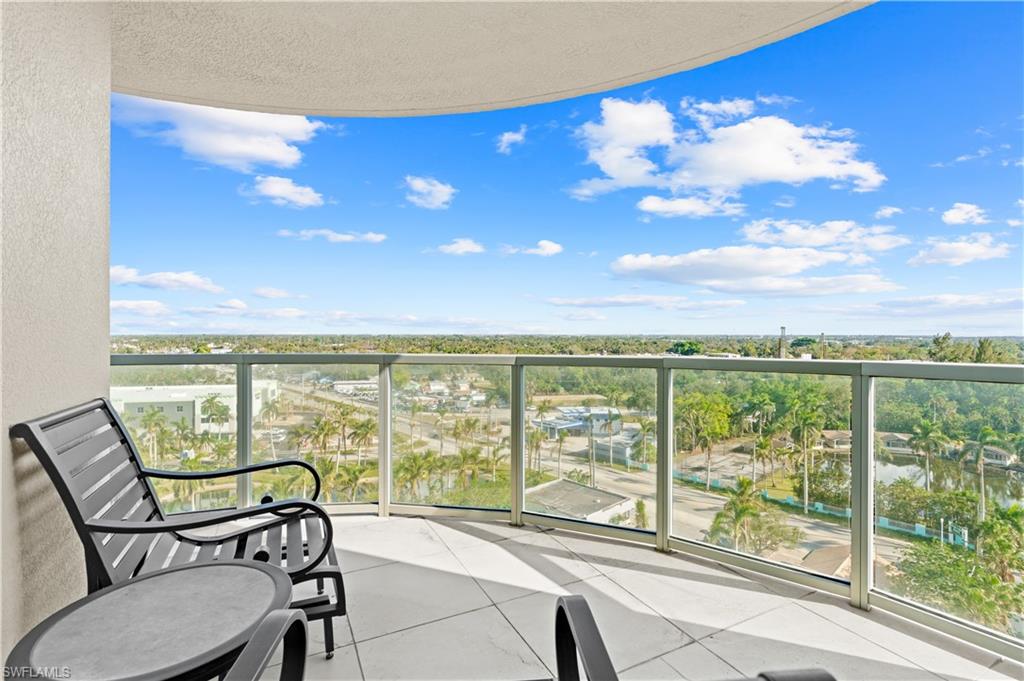 Fort Myers Condo: 3000 Oasis Grand Boulevard