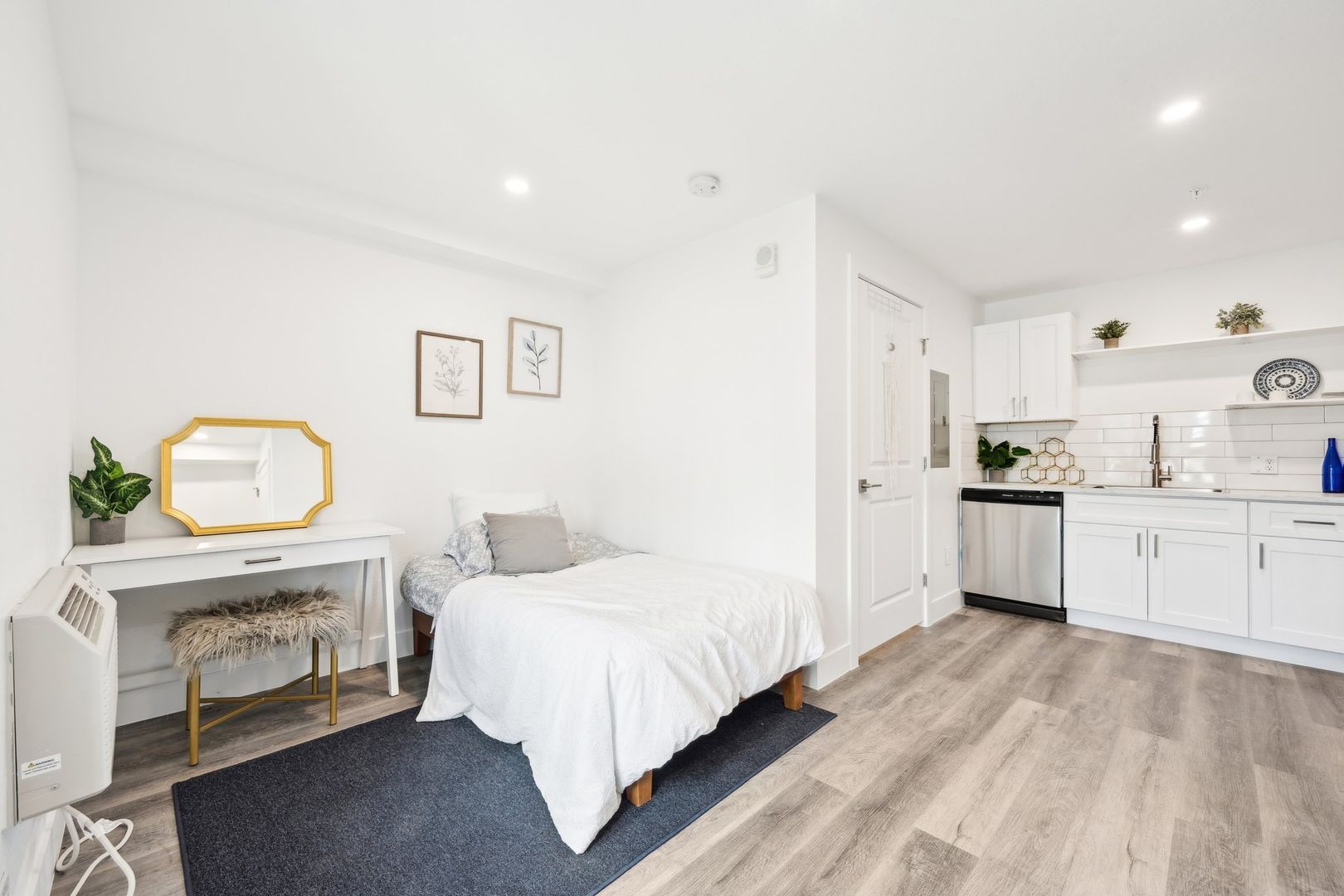 Aurora Apartment: 11800 E Colfax Ave