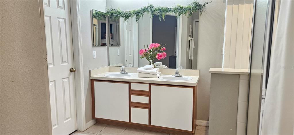 Davenport Condo: 179 Emeraldview Avenue