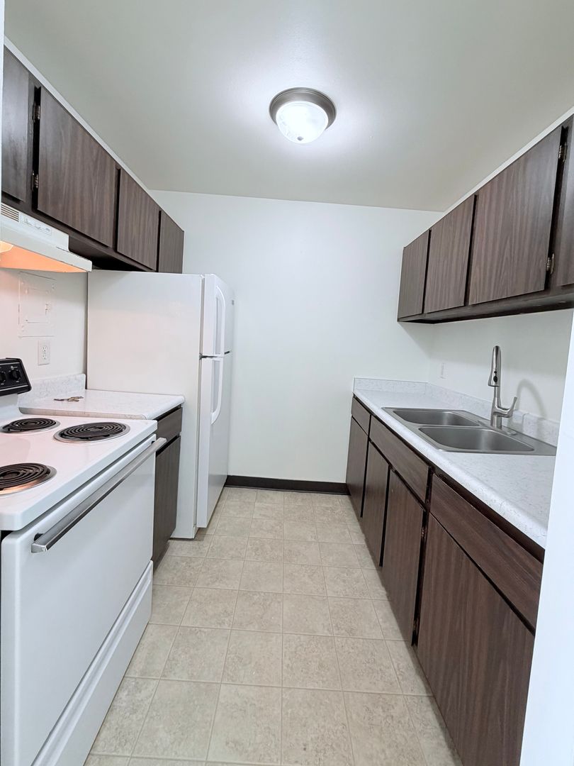 Sun Prairie Apartment: 242 Amber Trl