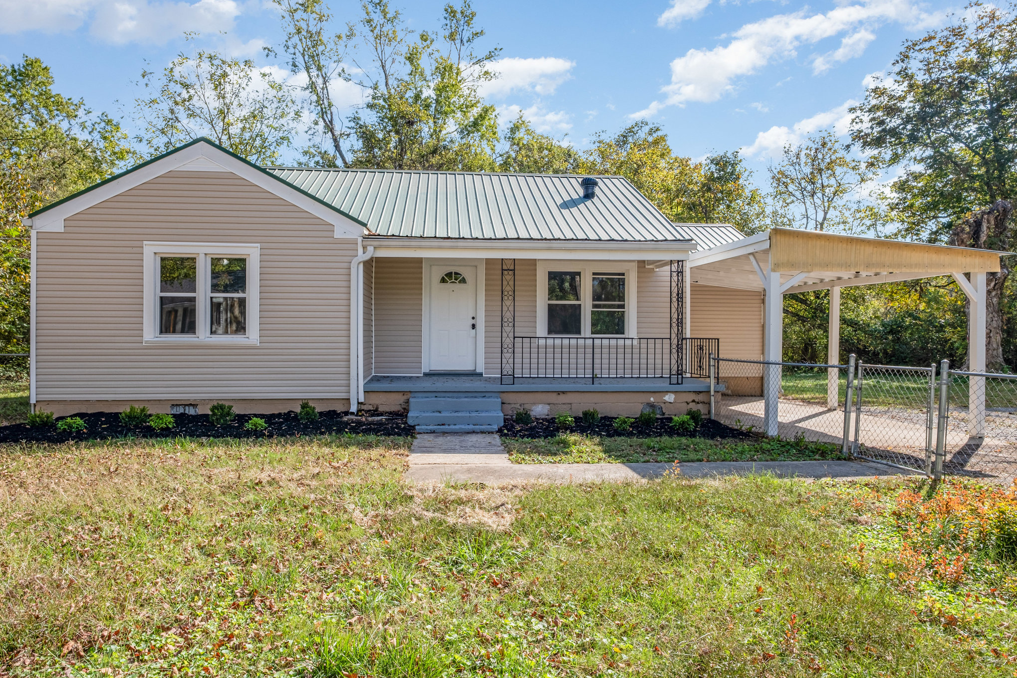 Tullahoma House: 417 W Coffee St