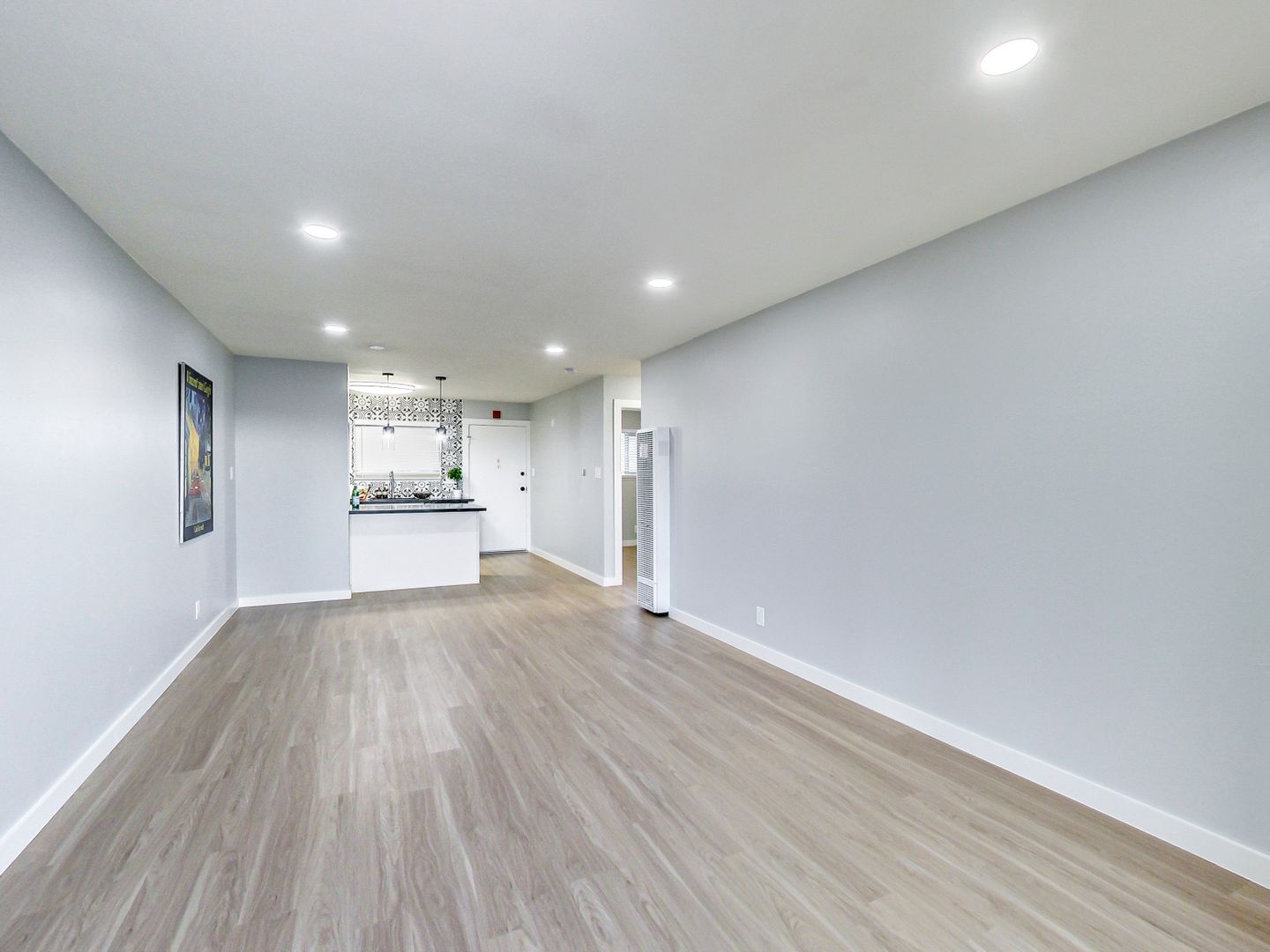 Oakland Apartment: 281 MACARTHUR Blvd