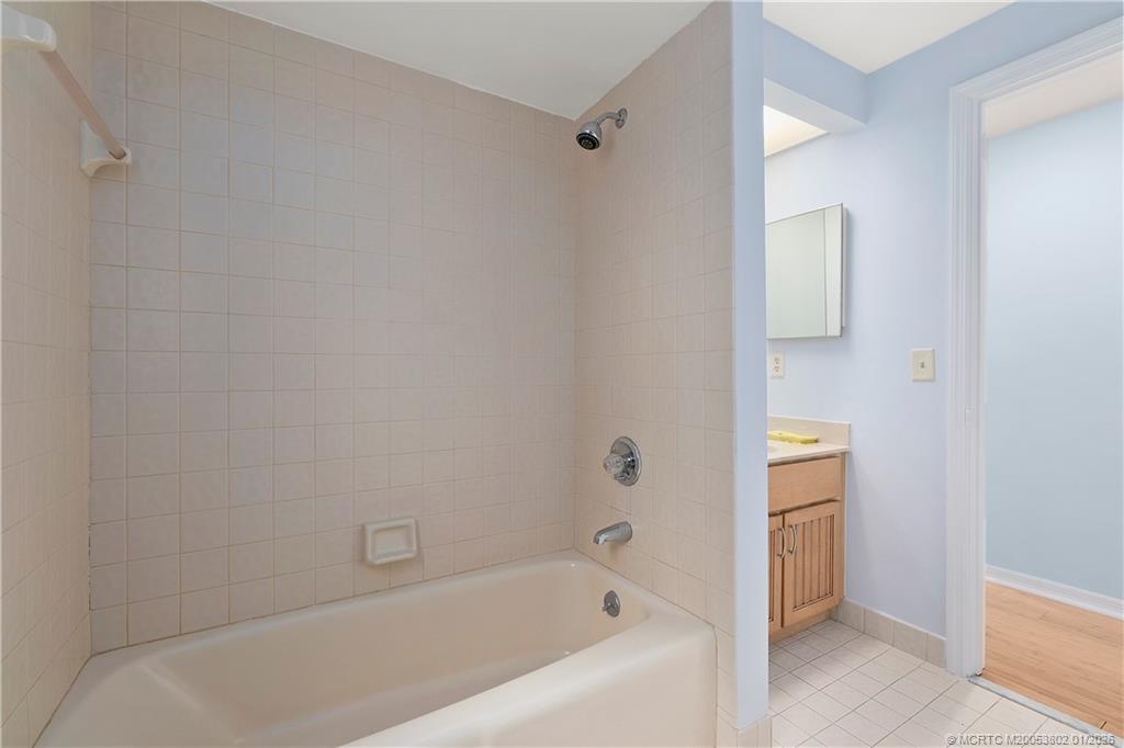 Stuart Condo: 6122 Southeast Landing Way