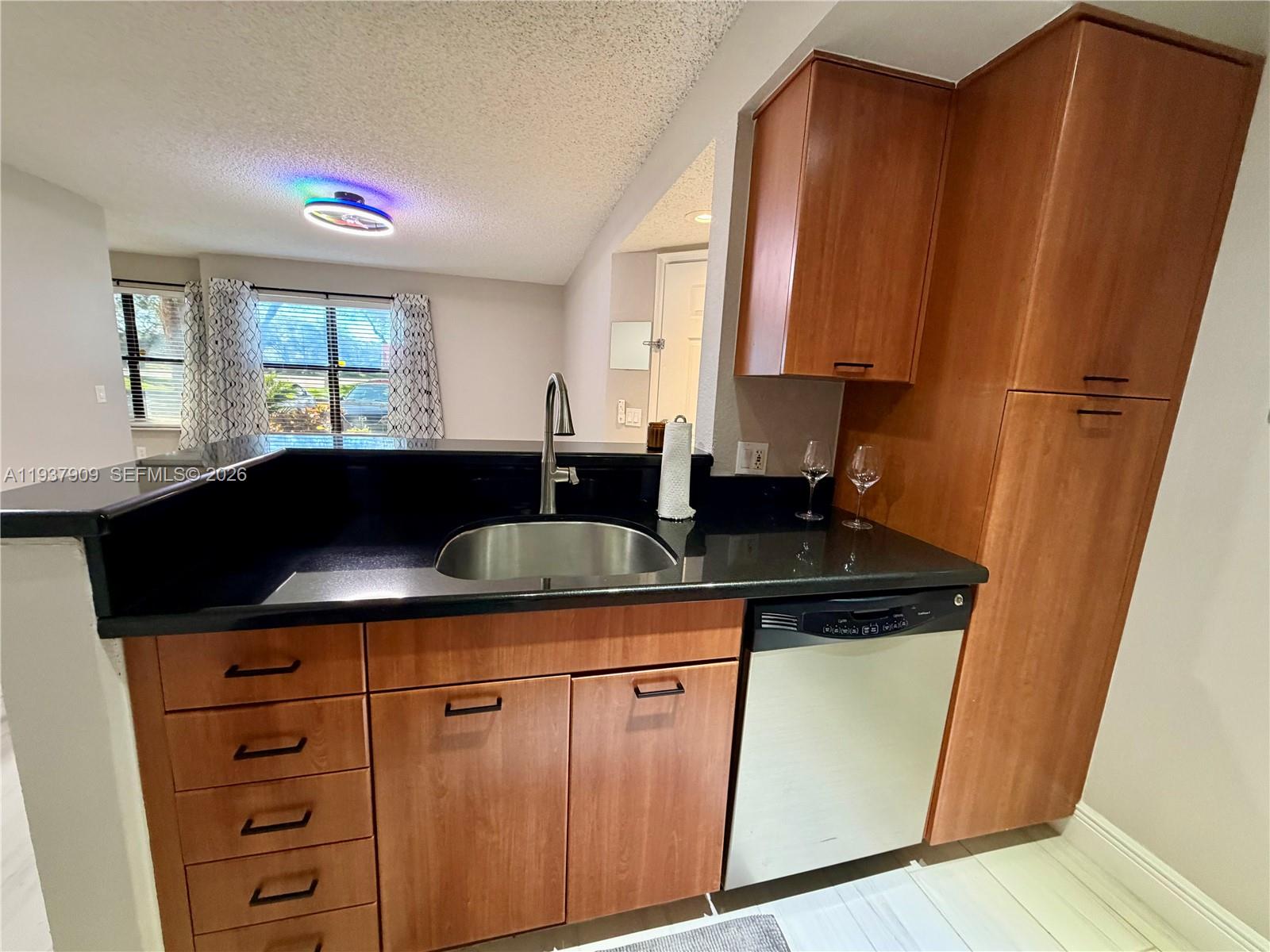 Davie Condo: 2900 South University Drive