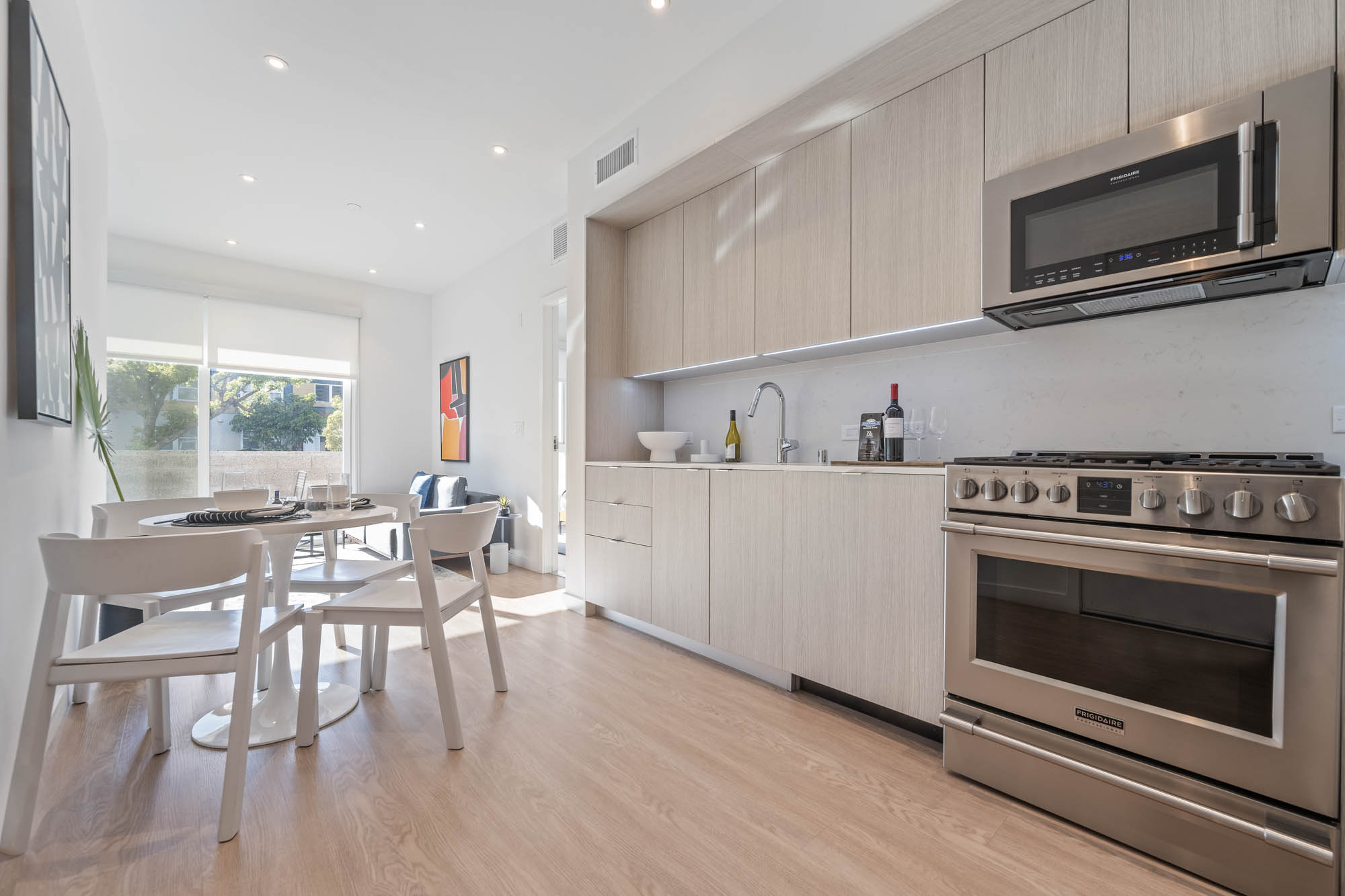 Los Angeles Apartment: 8820 Belford Ave