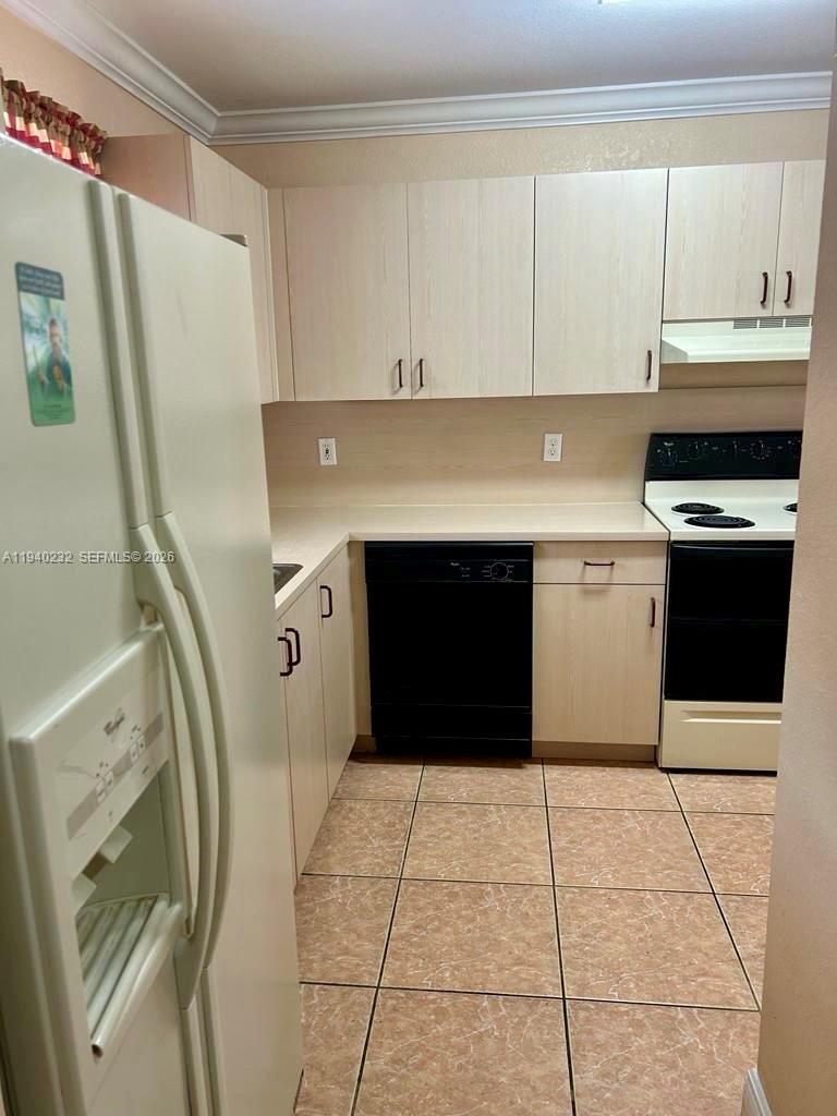 Hialeah Gardens Condo: 10604 Northwest 87th Court