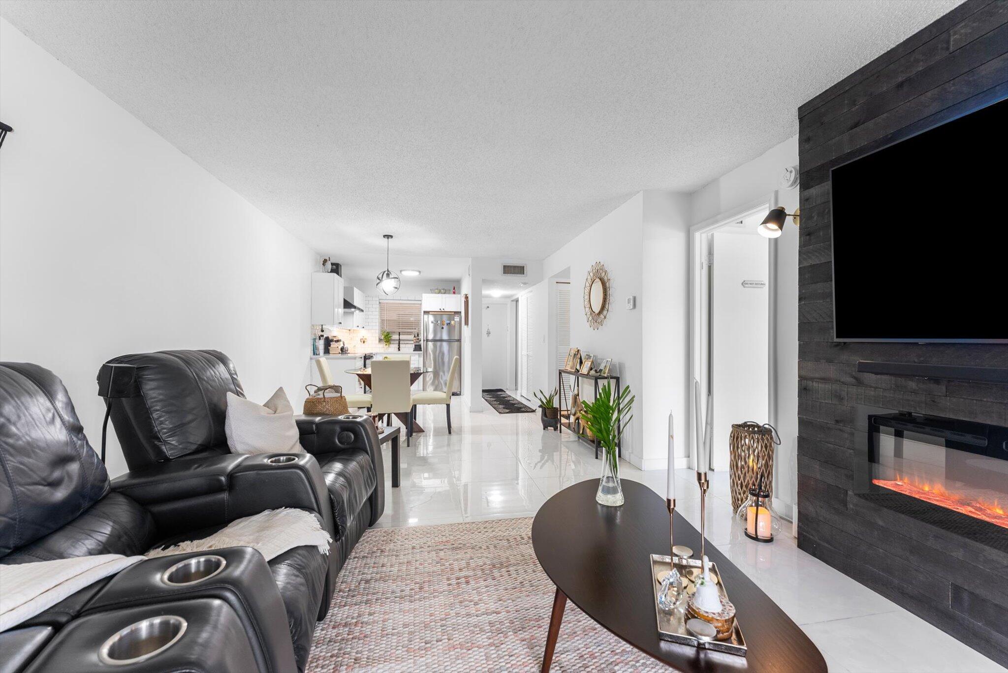 Sunrise Condo: 7500 Northwest 30th Place