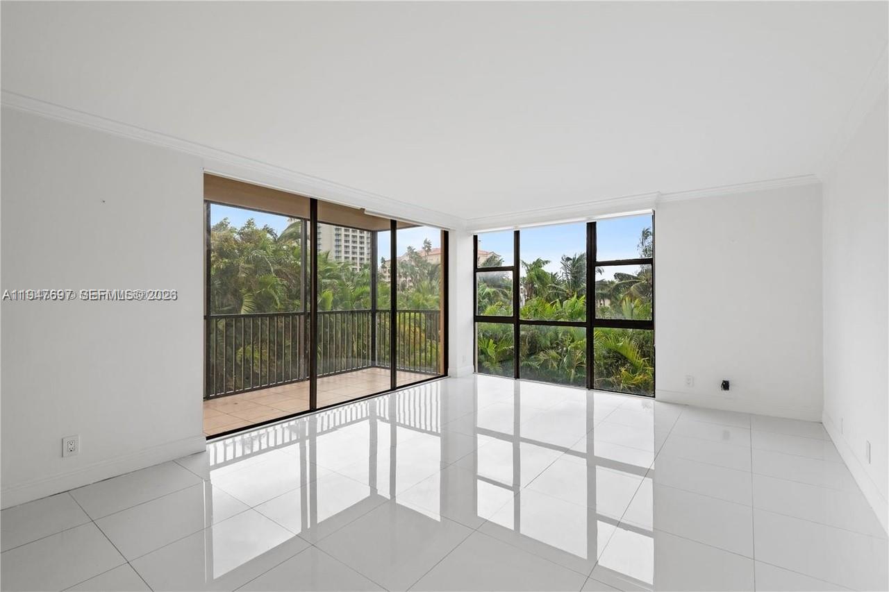 Aventura Condo: 20335 West Country Club Drive