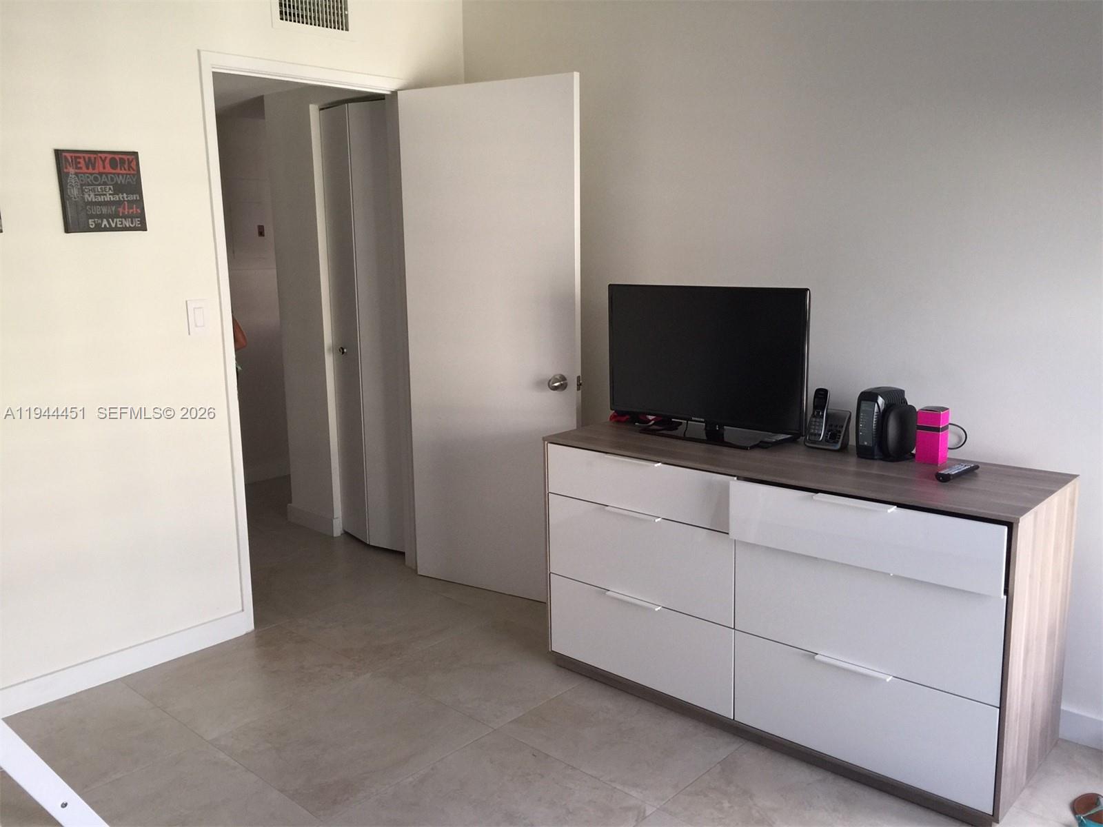 Aventura Condo: Mystic Pointe Tower 200