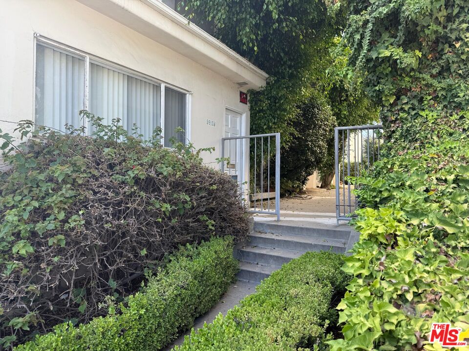 Beverly Hills Condo: 9910 Robbins Drive