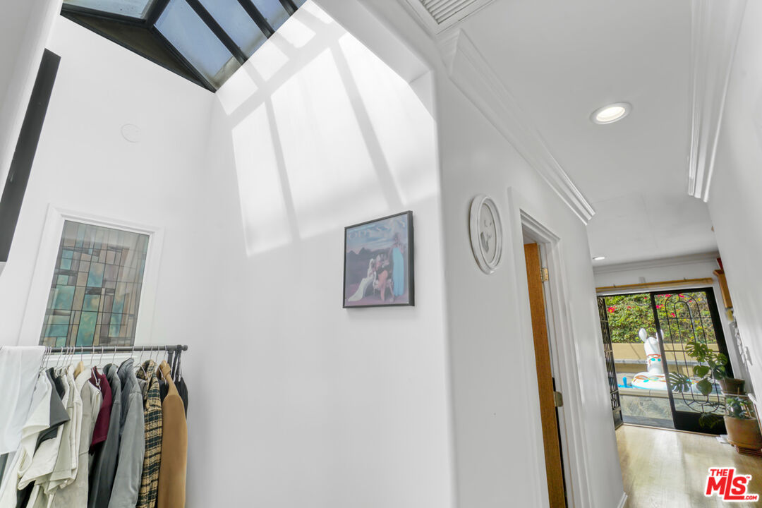 Los Angeles Condo: 1051 South Stanley Avenue