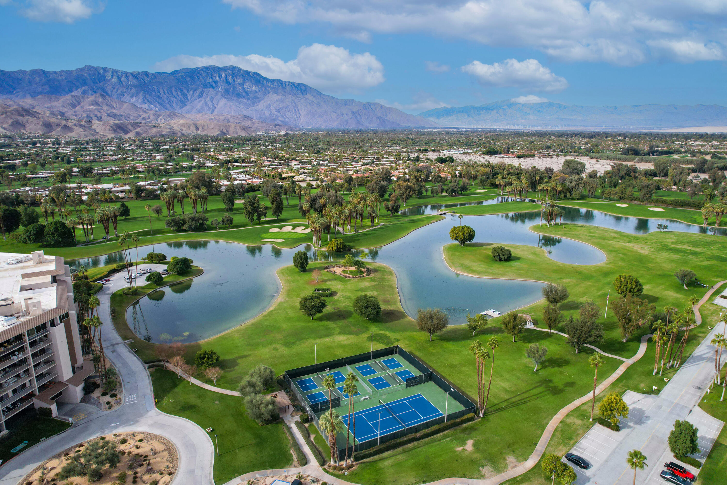 Rancho Mirage Condo: 910 Island Drive