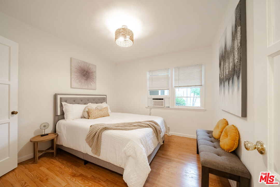 Glendale Condo: 823 Highland Avenue