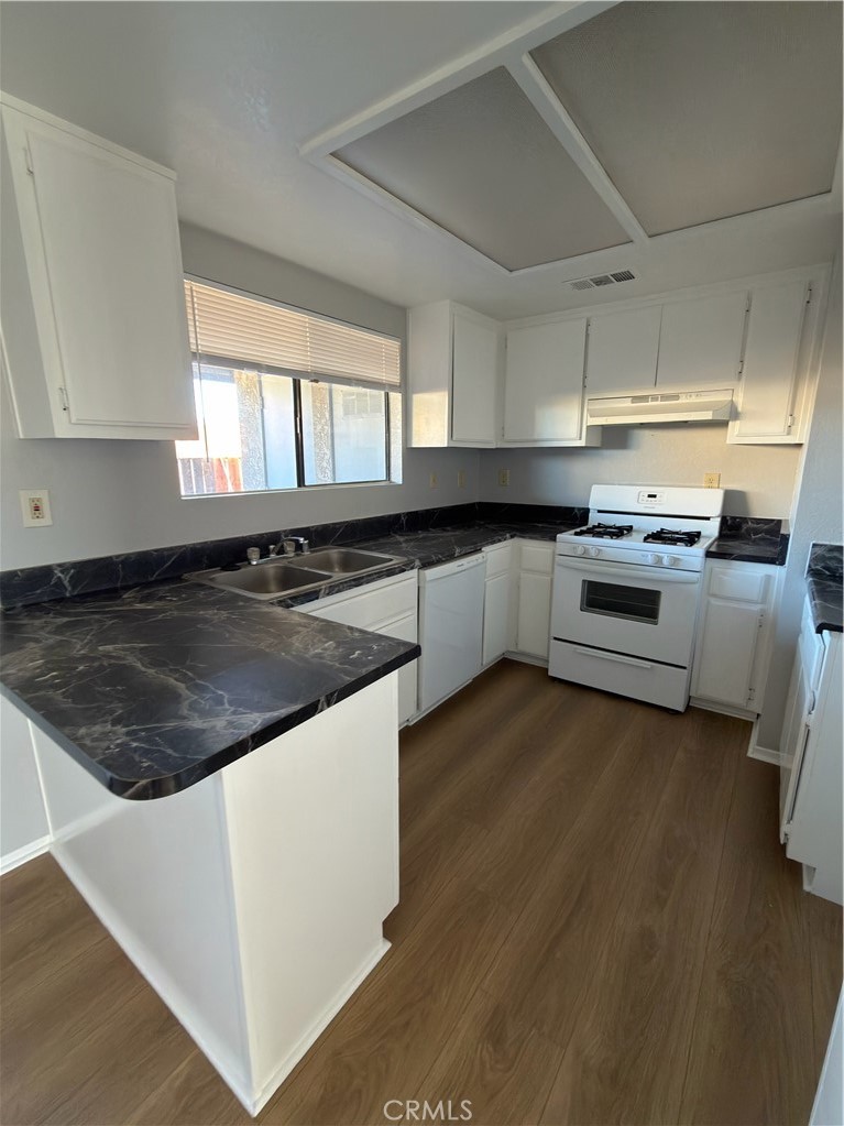 Apple Valley Condo: 10547 Cochiti Road