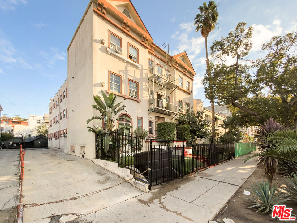 Los Angeles Condo: 434 South Rampart Boulevard