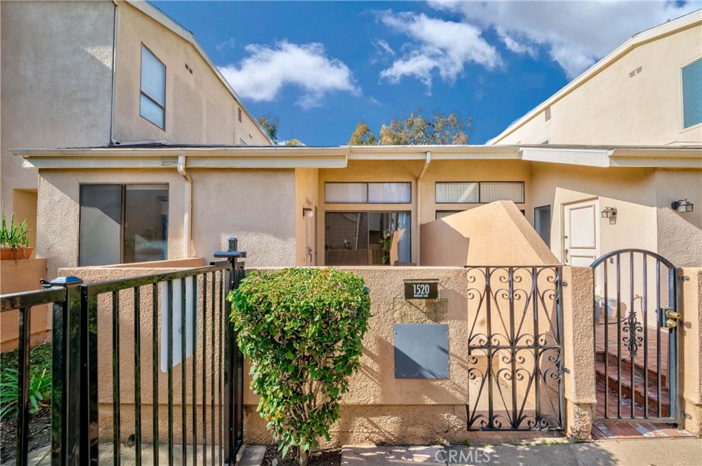 Fullerton Condo: 1520 Windsor Lane