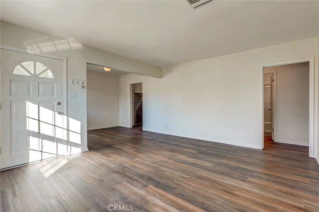 Burbank Condo: 2028 North Pepper Street