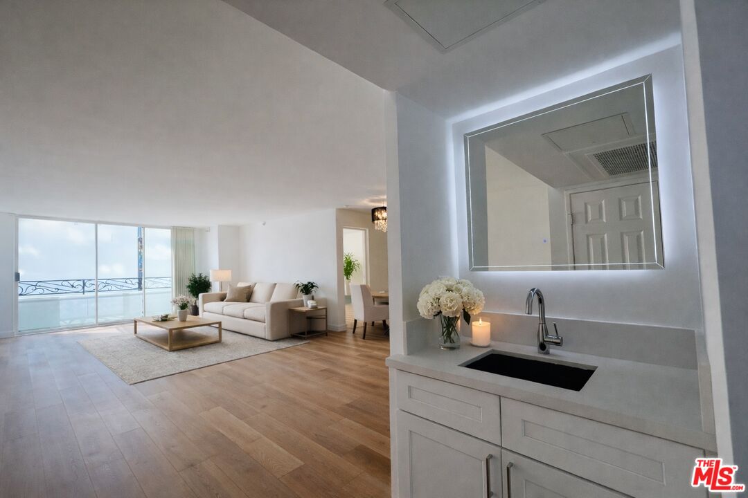 Los Angeles Condo: 10390 Wilshire Boulevard