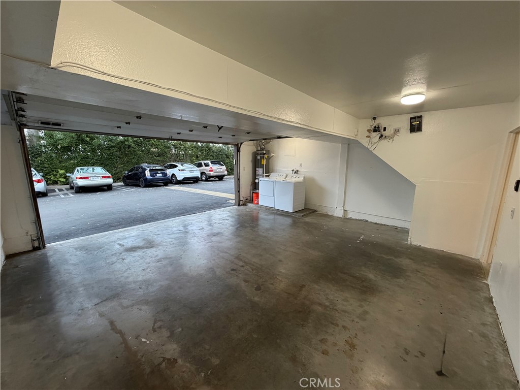 Tarzana Condo: 18333 Hatteras Street
