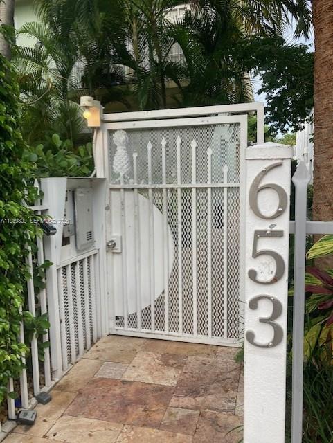 Miami Beach Condo: 653 Michigan Avenue